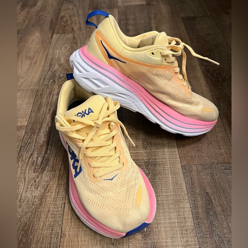 Women’s HOKA Bondi 8 🩷🧡💙